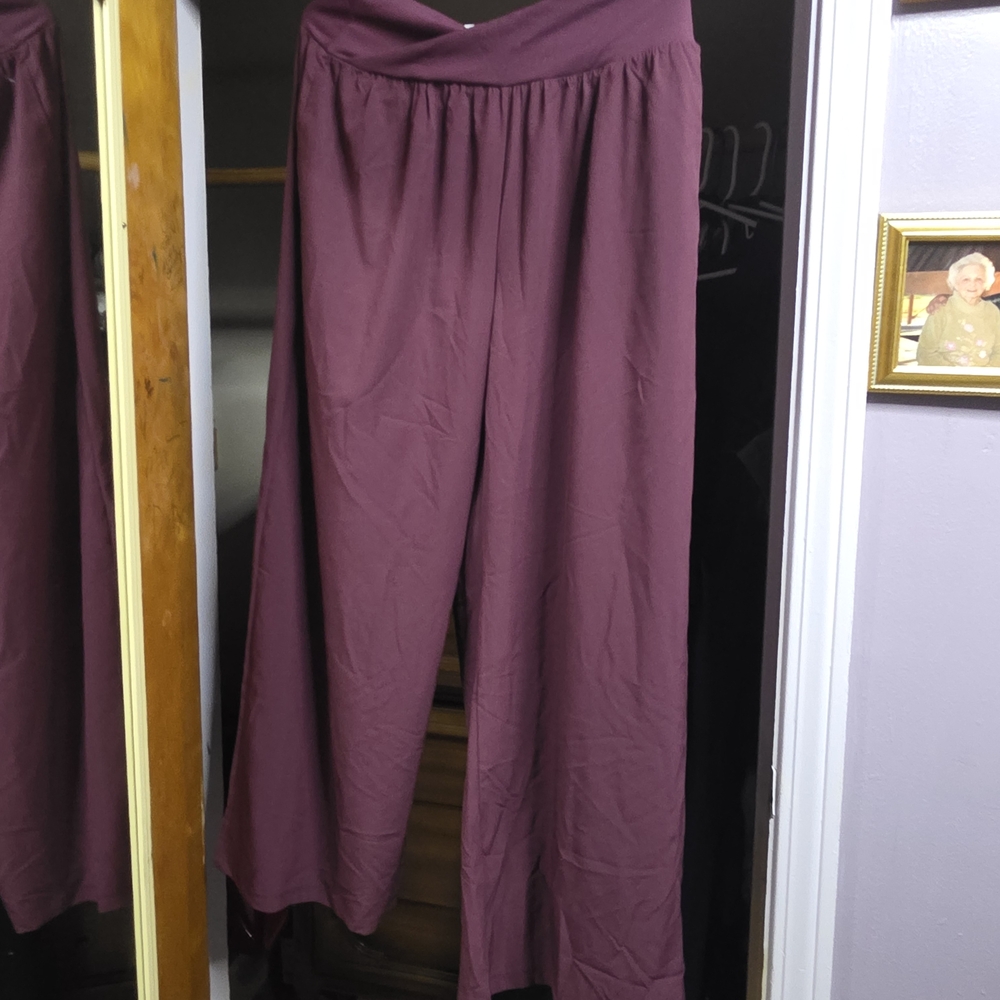 HALARA Wide-Leg Pants in Deep Plum
